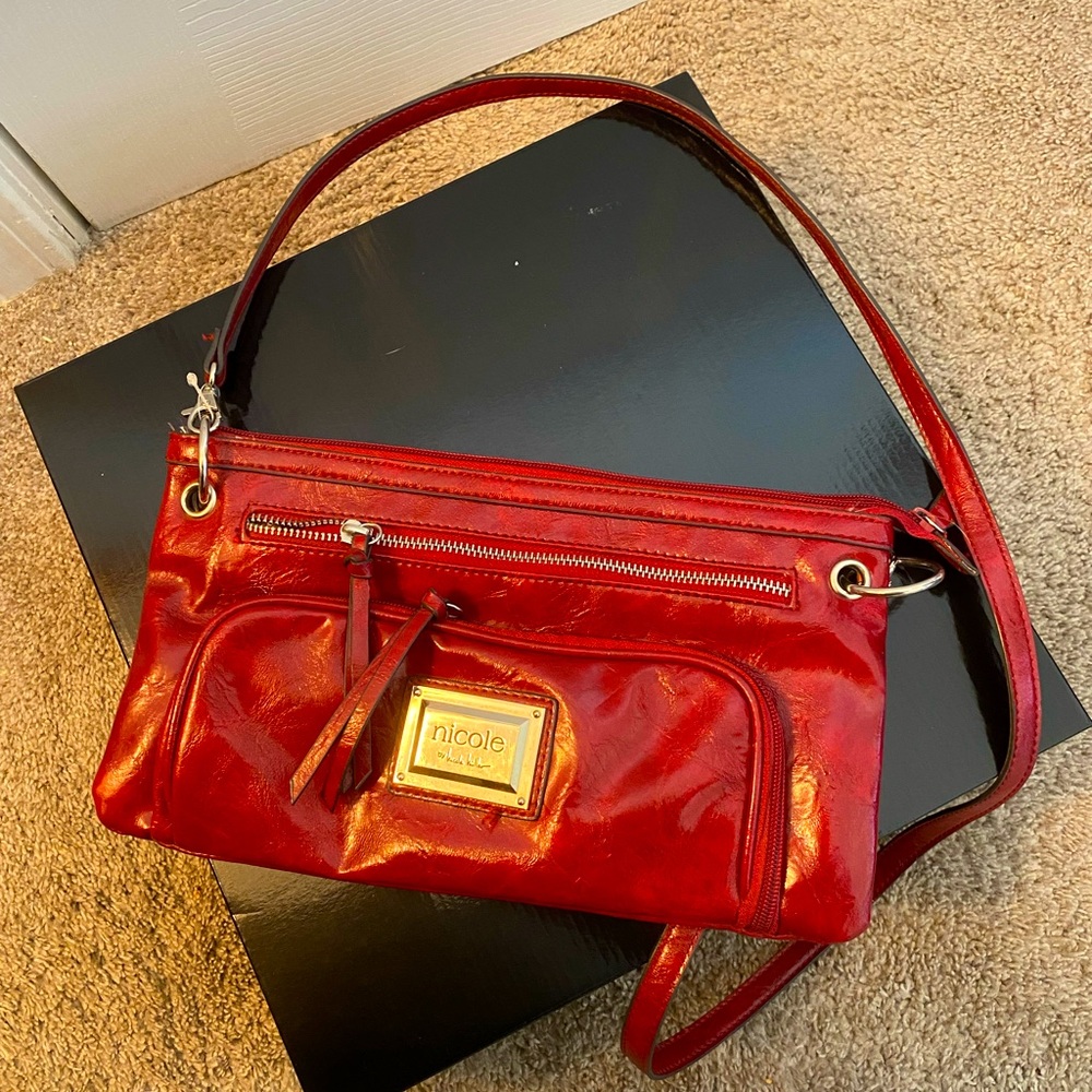 NWT Nicole Miller Red Crossbody Purse w  8 pockets. Measures 12x7x1.